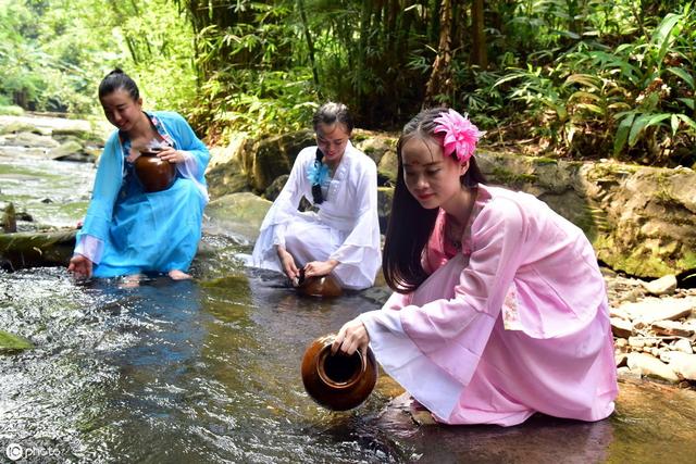 七夕節(jié)農(nóng)村的家里還韌針，烙“七巧餅”么？你們那里“七夕”都有什么風(fēng)俗習(xí)慣？